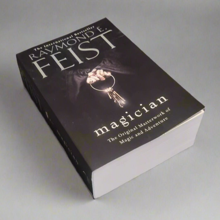 Magician by Raymond E Feist Raymond E. Feist - Bramylea.shop