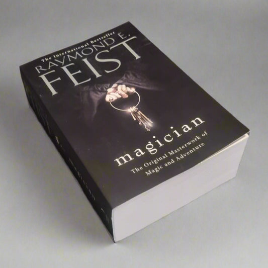 Magician by Raymond E Feist Raymond E. Feist - Bramylea.shop